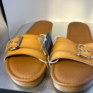 Universal thread new tags size 8 1/2 with memory foam slide on sandals.​